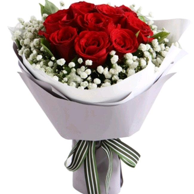 11朵红玫瑰，搭配满天星，皱纹纸圆形包装