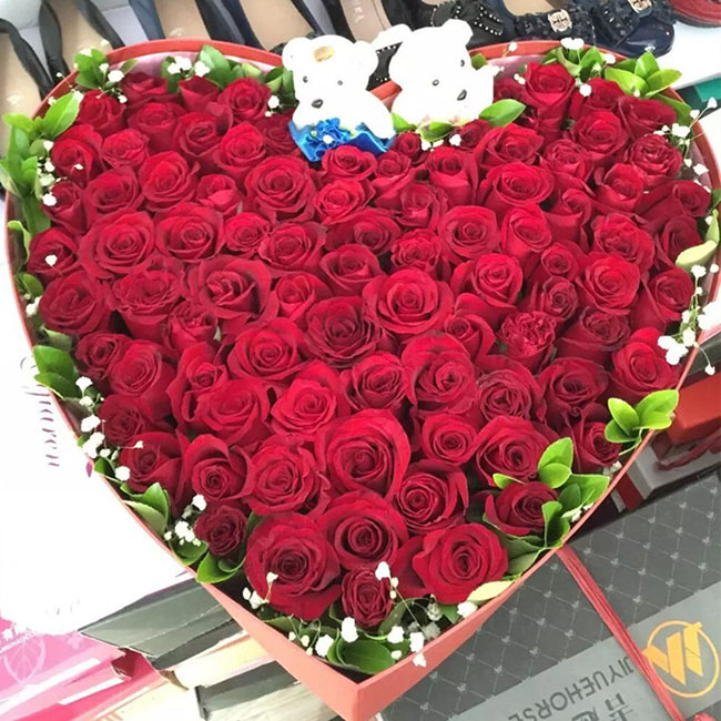 99朵红玫瑰,心形盒装