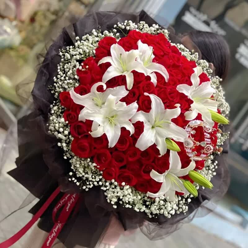 99朵红玫瑰+11朵白百合