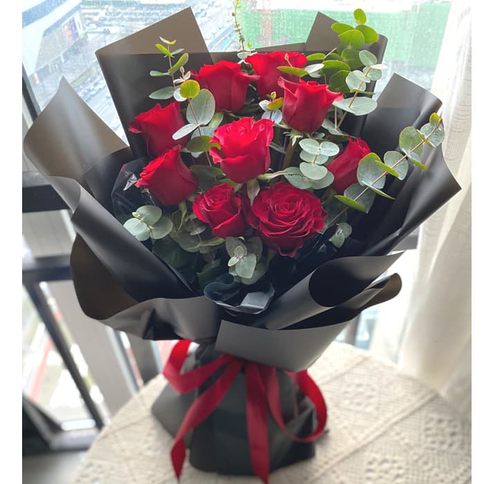 9朵红玫瑰花束B款